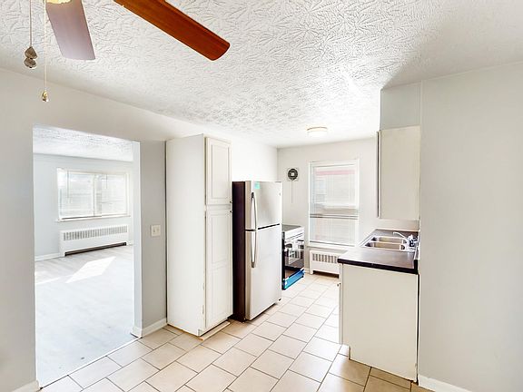5th image of 2724 Montana Ave #3