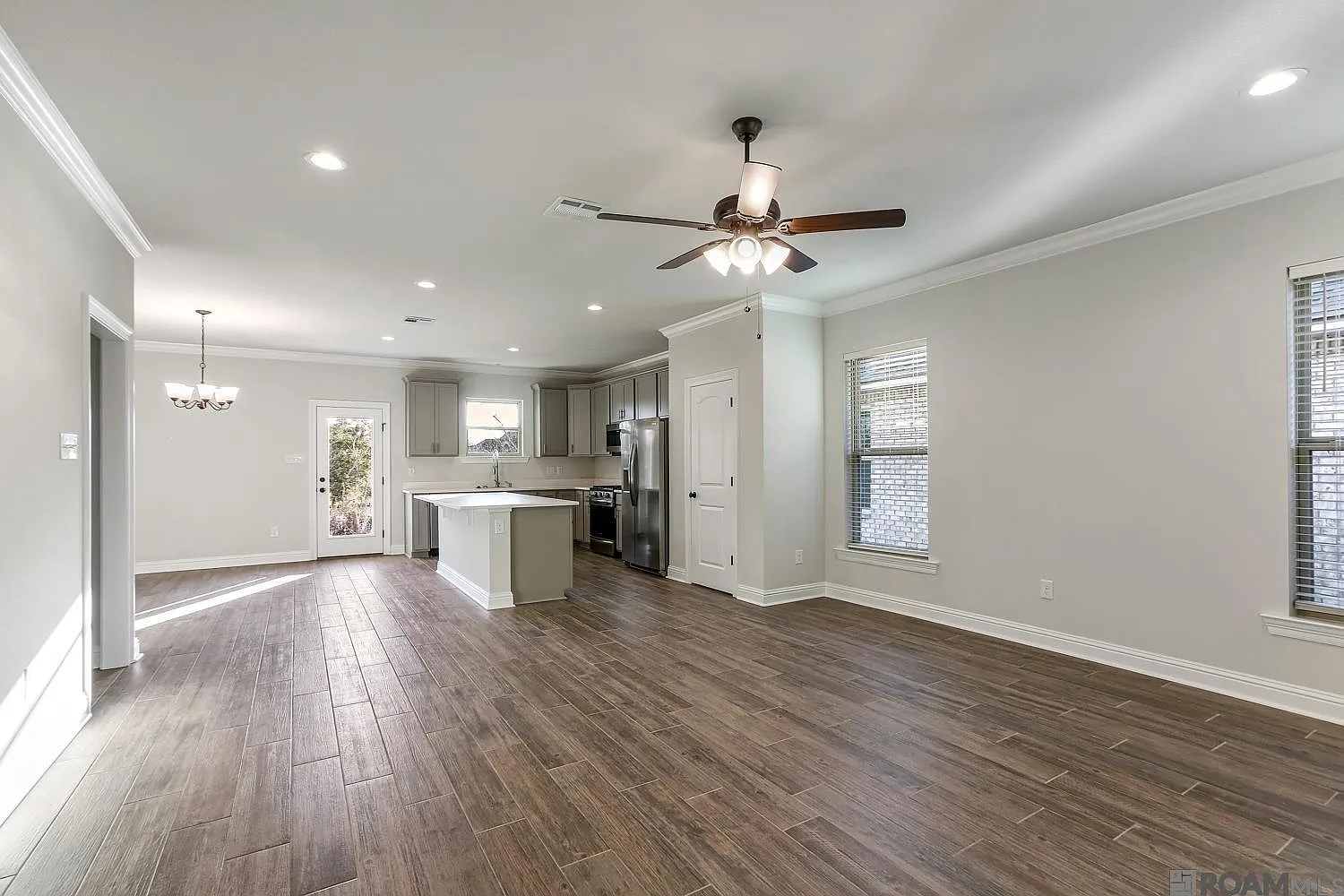 4 bed, 1833 sqft, $2,600 — Photo 3