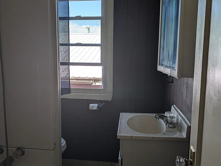 508 Harbor St #UPSTAIRS — Photo 2
