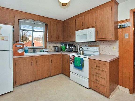 3rd image of 30 Justice St