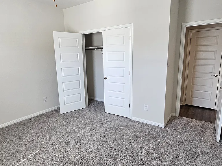 117 Greenspire Ln — Photo 7