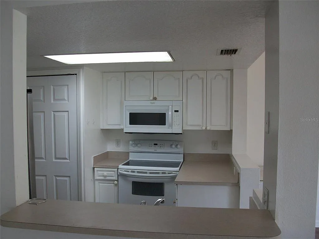 3 bed, 2.0 bath, 1811 sqft, $1,700 — Photo 4