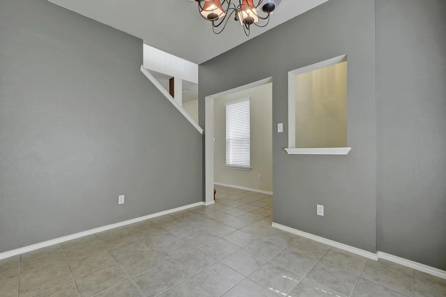 3 bed, 2.5 bath, 1970 sqft, $2,100 — Photo 2