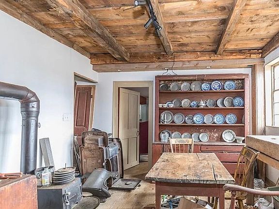 4th image of 804 Main St