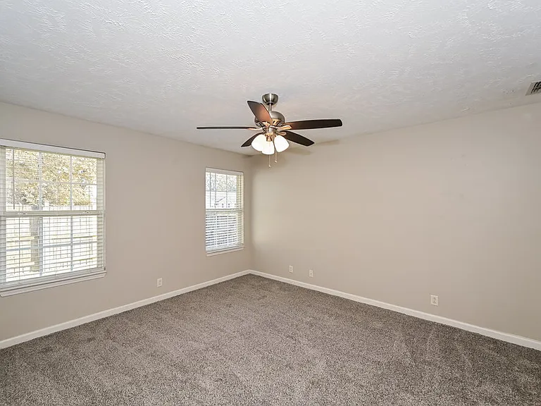 1147 Melvin Dr — Photo 9