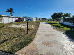 37 Williamsburg Way, Fort Myers, FL 33908