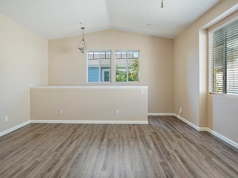 686 E Foothill Blvd — Photo 4