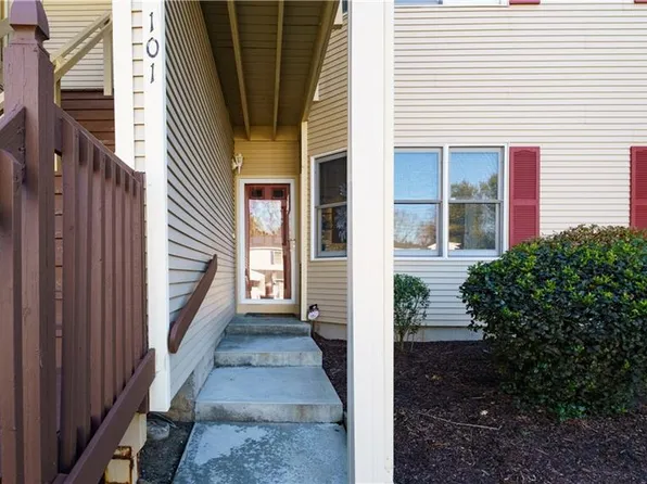 101 Scenic Dr Unit 101, West Warwick, RI 02893