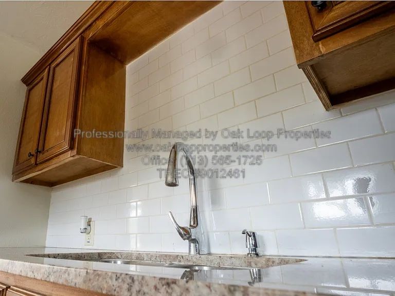 220 Armstrong St — Photo 10