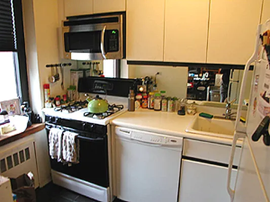 Rented by Verdi Square Realty | media 5