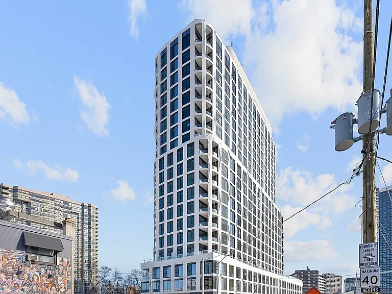 25 Cordova Ave #1105 — Photo 1