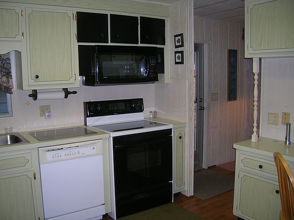 3rd image of 966 Windemere E
