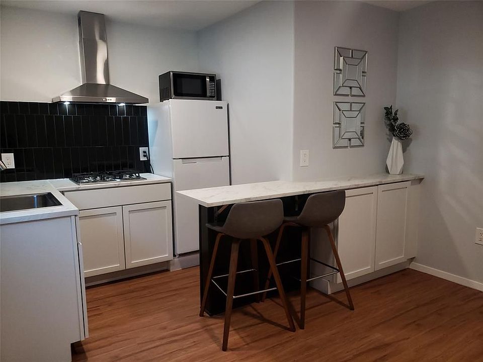 1st image of 209 E Humble St Unit B