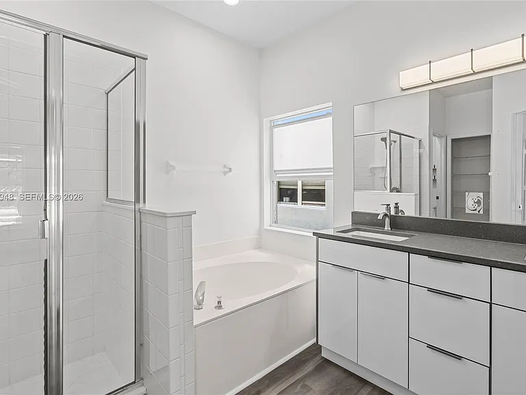434 Castlemain Cir — Photo 36
