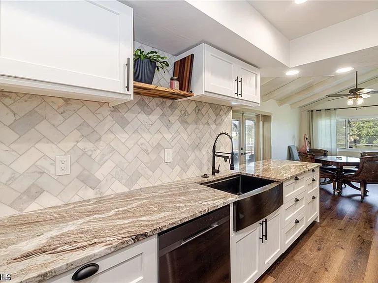 2507 Lakeview Dr — Photo 18