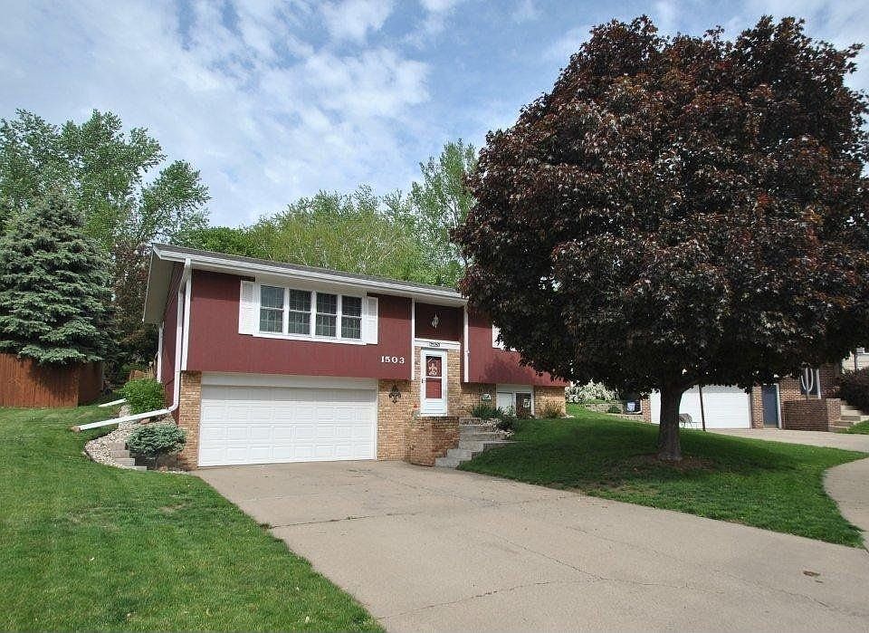 For Sale: 1503 Jo Lane, Yankton, SD 57078