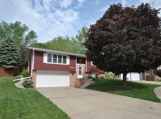 1503 Jolane Dr, Yankton, SD 57078