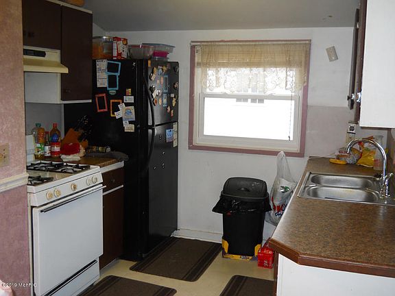 2nd image of 162 S Beechwood Dr