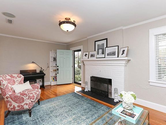 4th image of 139 E Arden Cir