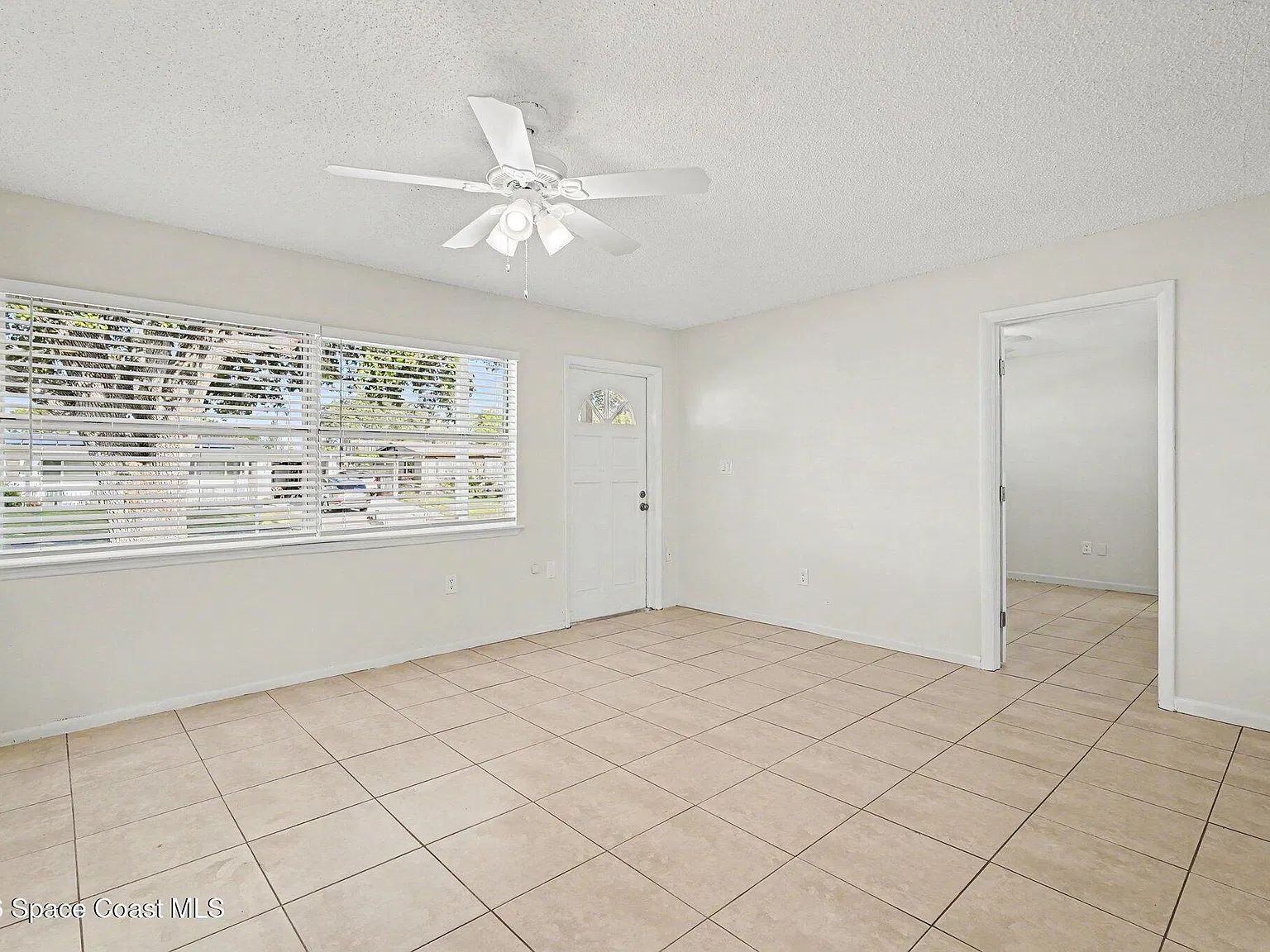 3 bed, 2.0 bath, 1241 sqft, $1,850 — Photo 4