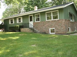 1104 Edgewood Cir, Rockford, IL 61108