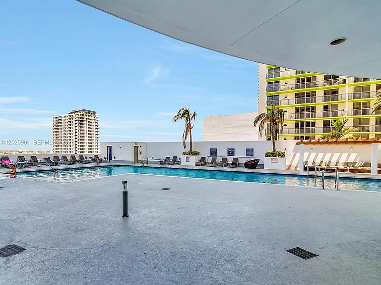 1750 N Bayshore Dr #1515 — Photo 31