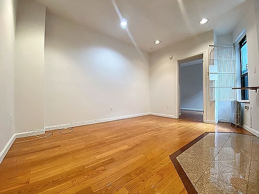 4th image of 214 1st Ave APT 20