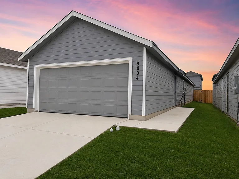8604 Eucalyptus Hls — Photo 1