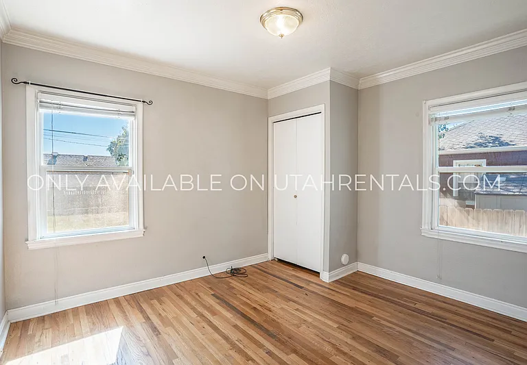 1968 E Blaine Ave — Photo 11