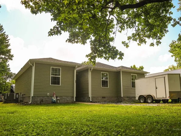 307 S Walnut St, Hohenwald, TN 38462