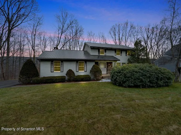 516 Old Colony Rd, Clarks Summit, PA 18411