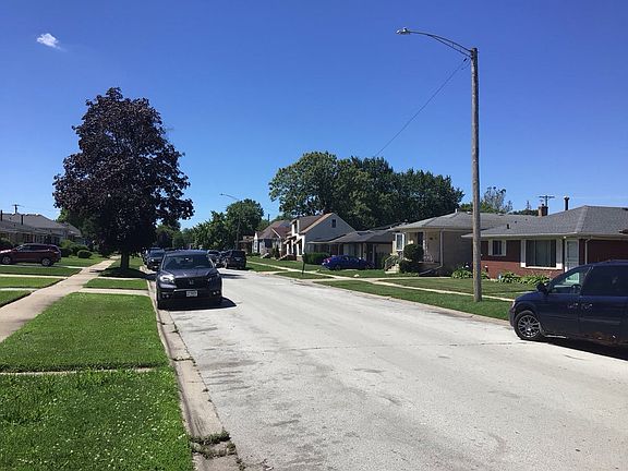 4th image of 381 Greenbay Ave