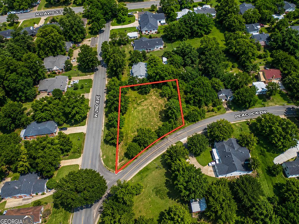 1st image of 905 Peacock Dr