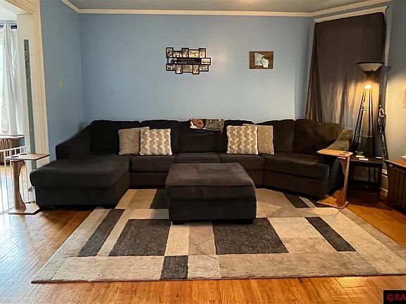 5th image of 212 W Maine St