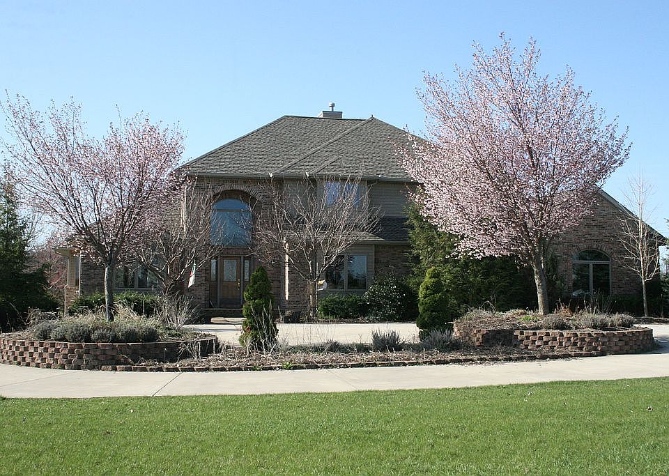 1st image of 398 Green Hills Dr