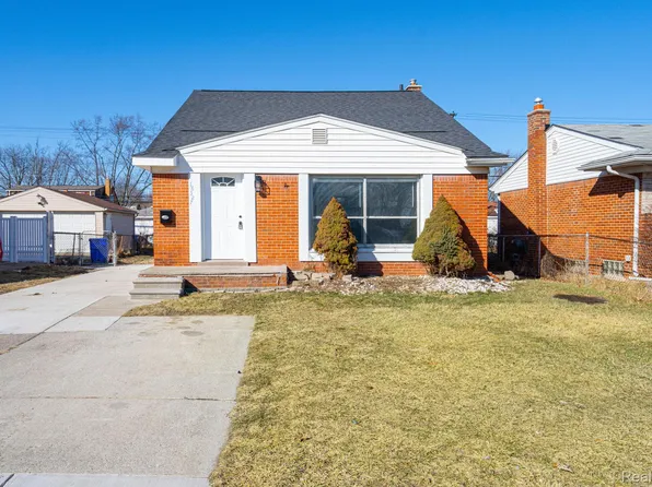 18327 E Thirteen Mile Rd, Fraser, MI 48026