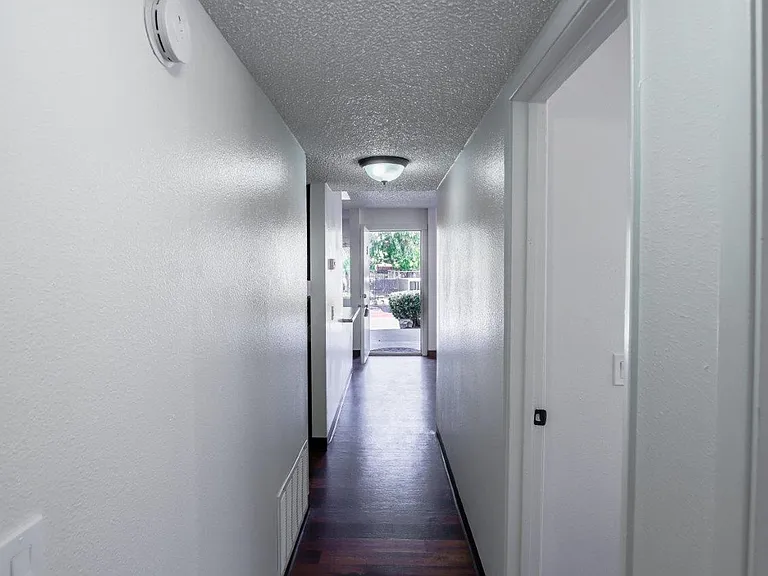 Peppertree Apartments — Photo 37