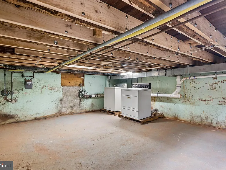431 Iroquois St — Photo 13