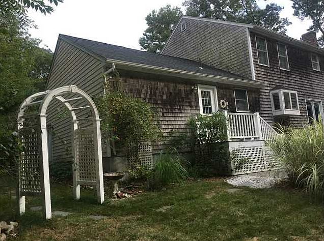2nd image of 323 Chestnut Hill Rd
