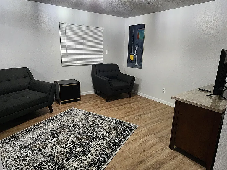 415 Bernal St — Photo 7