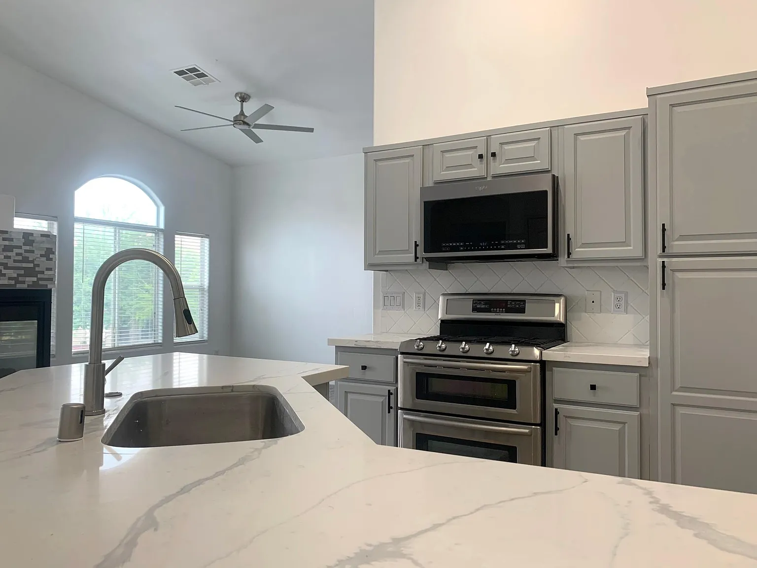 Quartz Counter tops !