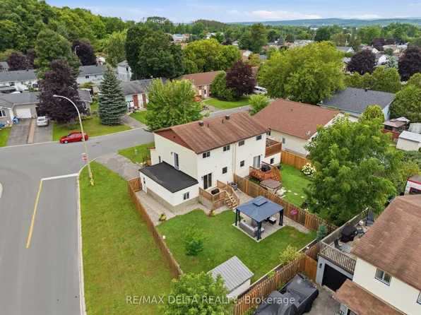 991 Dianne Ave, Clarence Rockland, ON K4K 1G7