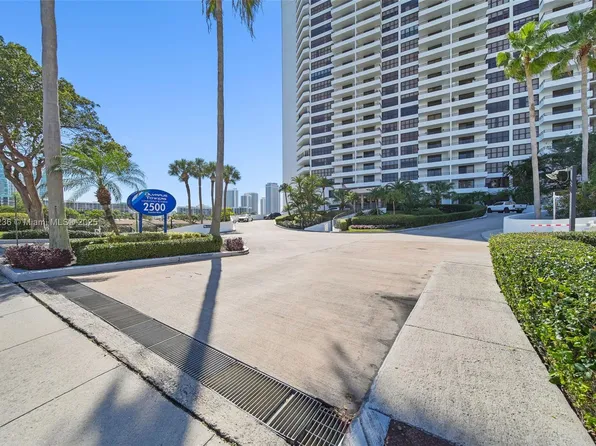 2500 Parkview Dr APT 812, Hallandale Beach, FL 33009