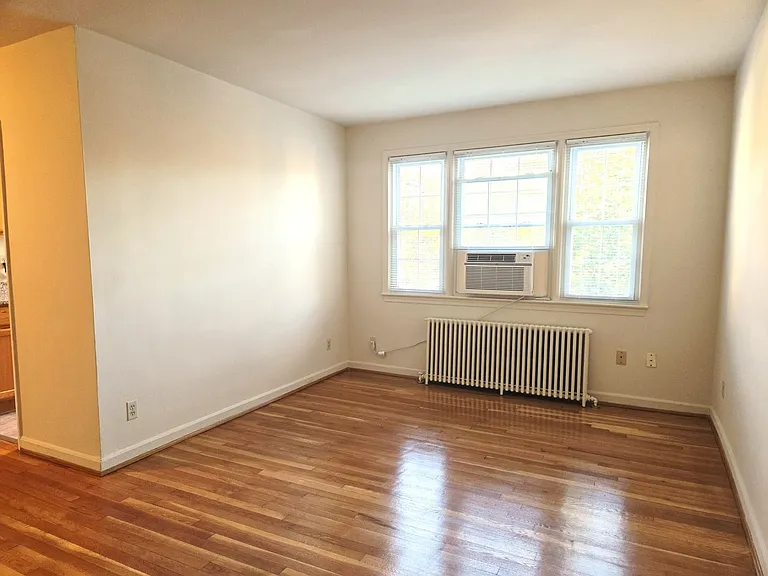 Lee Albemarle Apartments — Photo 11