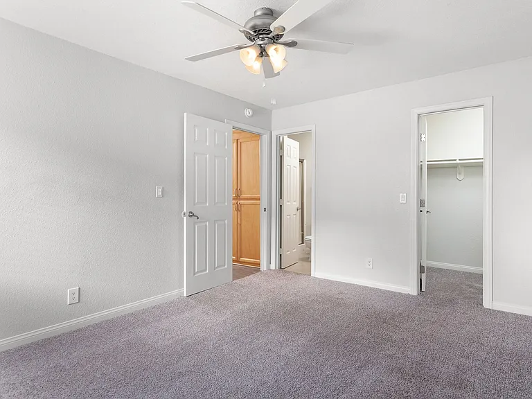 Park Plaza Apartments — Photo 34