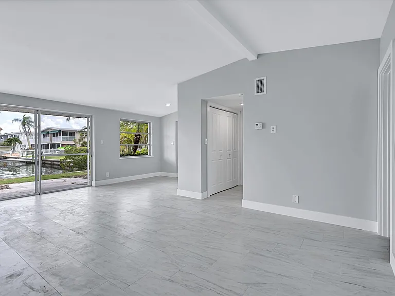 325 Capri Blvd #2 — Photo 2