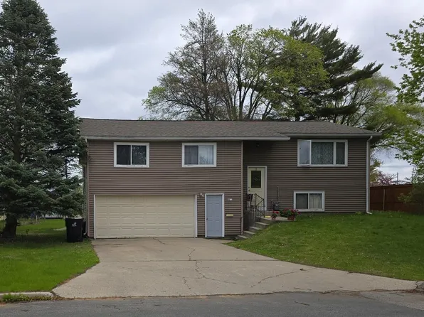 3012 16th St, Menominee, MI 49858