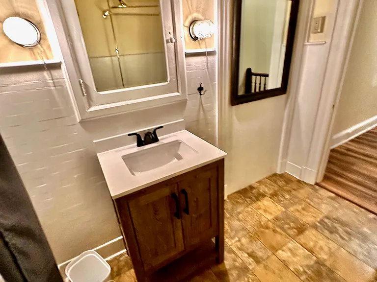 558 Broadway Apt1 - Bathroom view 1