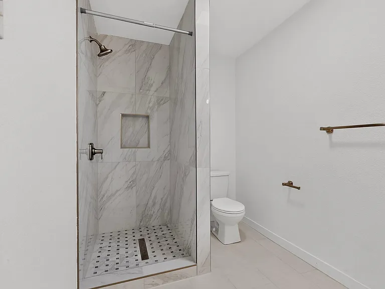 2307 Galway St — Photo 25