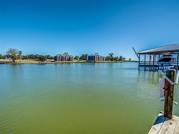 3rd image of 213 Lake Dr